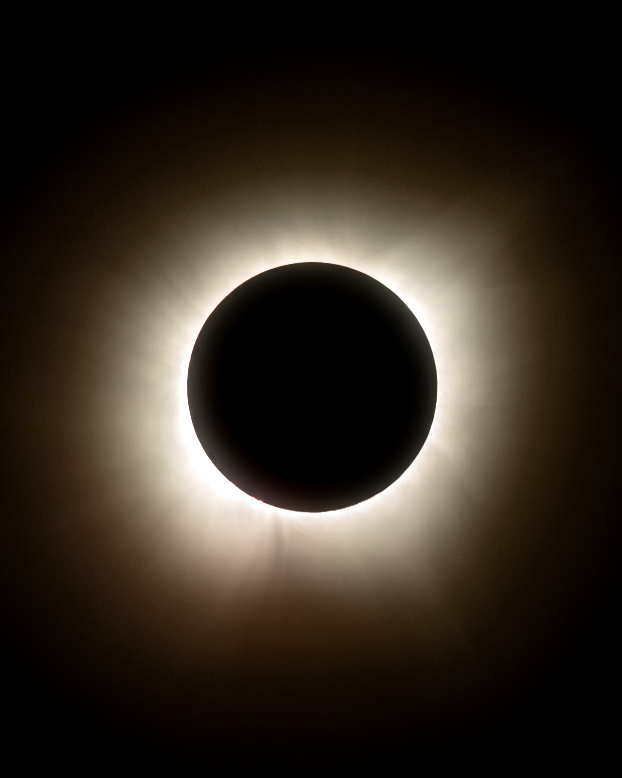 Halo — anneau solaire dans l'obscurité
